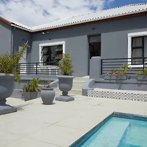 Club On York Guest house